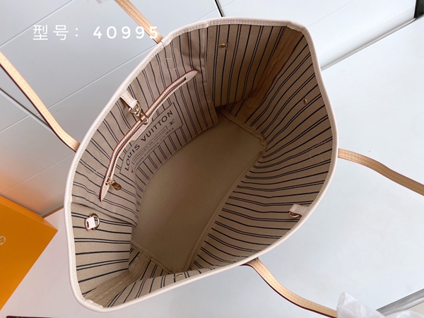 ルイヴィトンバッグ着用イメージ